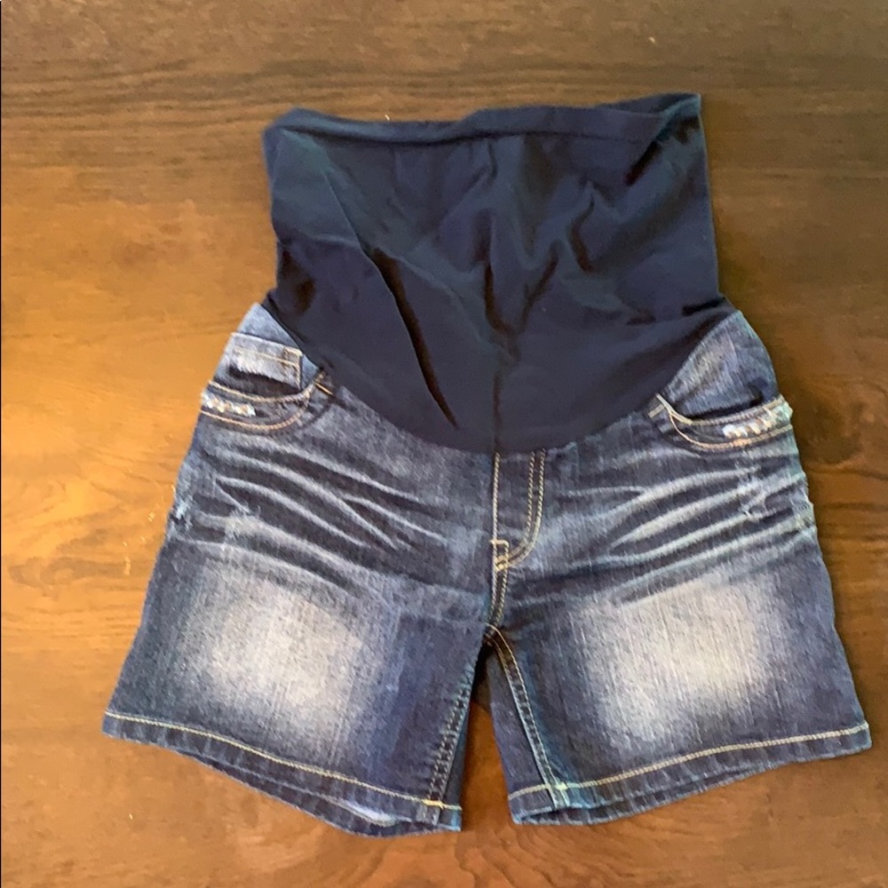 Maternity shorts A Pea in a Pod